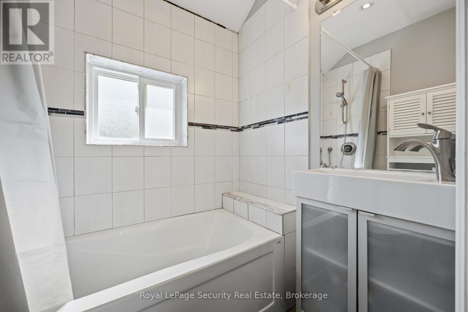 2nd Floor - 41 Prescott Avenue, Toronto, Ontario M6N 3G7 - Photo 26 - W13162138