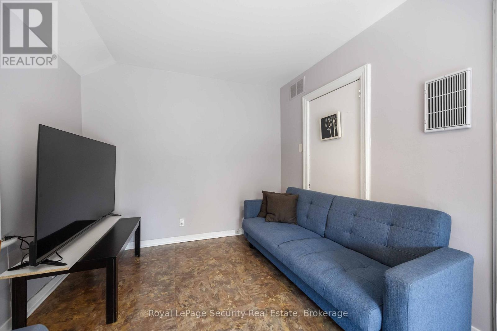 2nd Floor - 41 Prescott Avenue, Toronto, Ontario M6N 3G7 - Photo 7 - W13162138