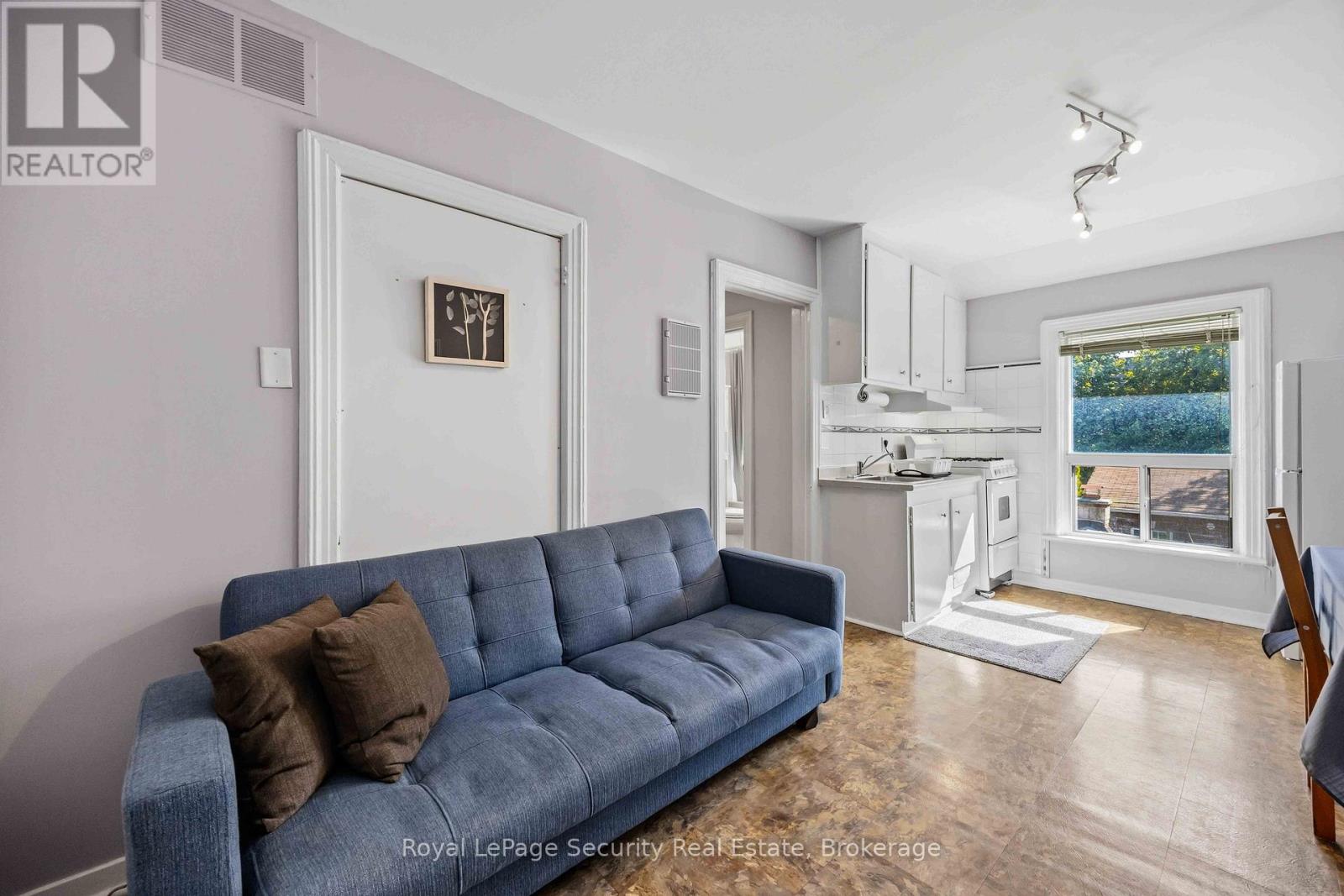 2nd Floor - 41 Prescott Avenue, Toronto, Ontario M6N 3G7 - Photo 8 - W13162138