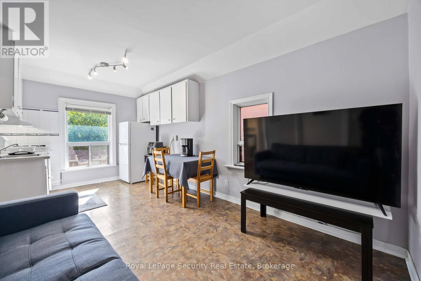 2nd Floor - 41 Prescott Avenue, Toronto, Ontario M6N 3G7 - Photo 9 - W13162138