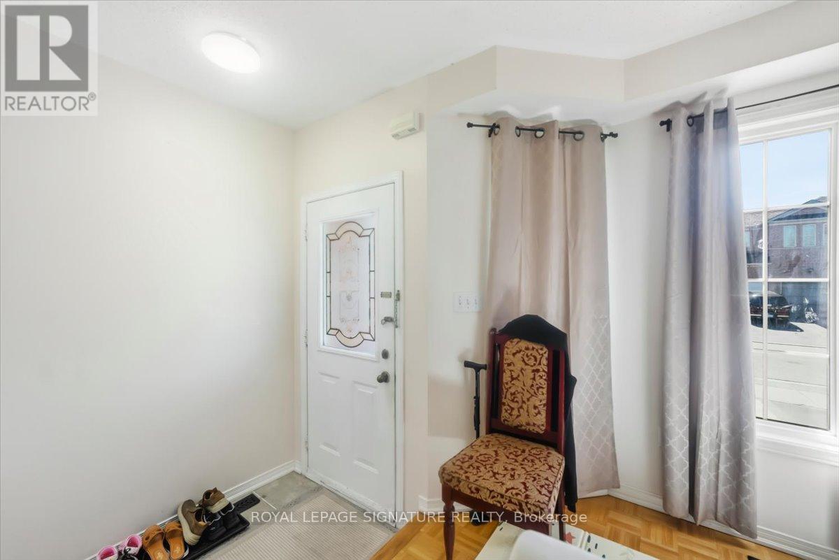 28 Pompano Place, Brampton, Ontario  L6P 1N5 - Photo 4 - W13162150