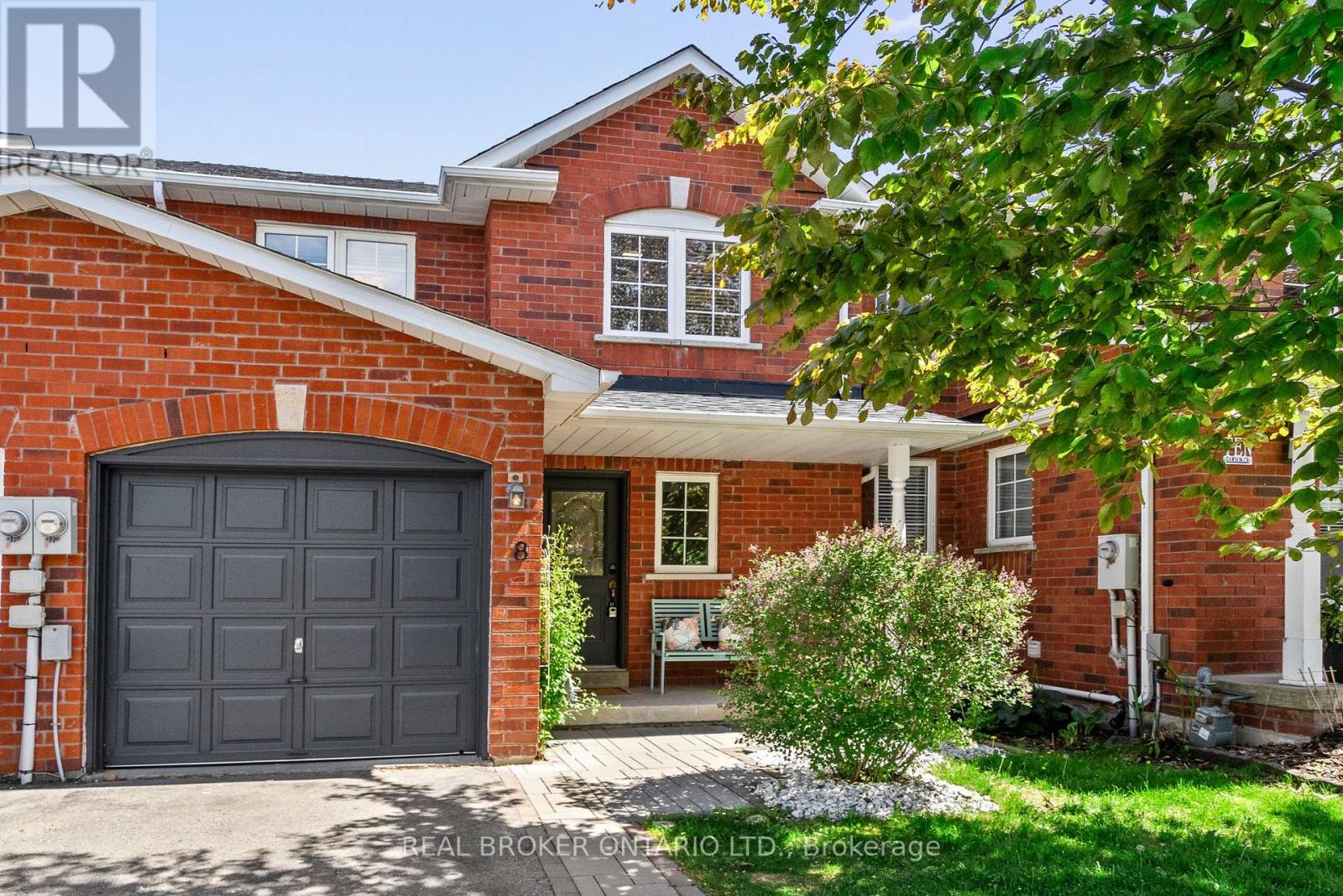 8 DAWSON CRESCENT, Milton, Ontario