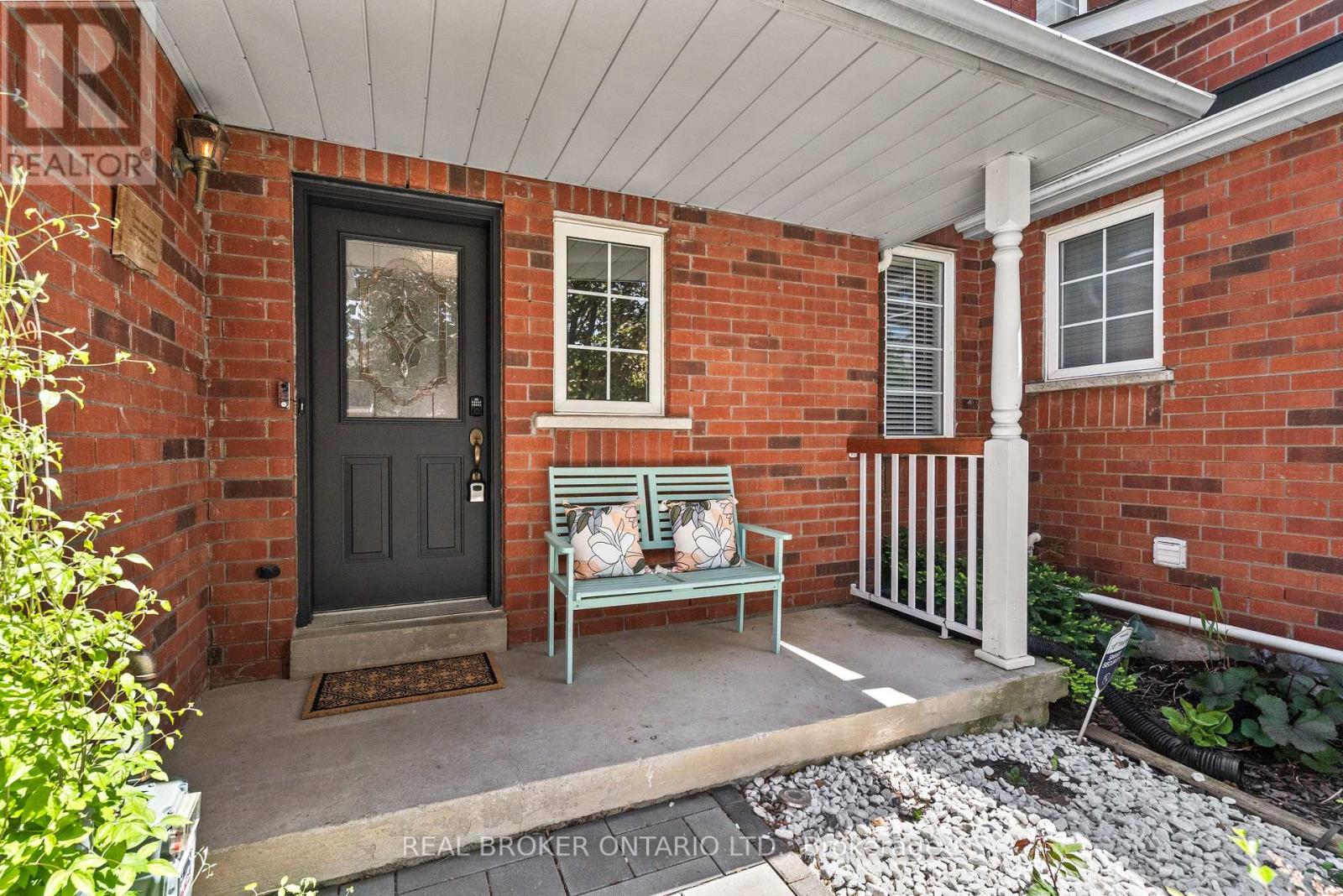 8 Dawson Crescent, Milton, Ontario  L9T 5H8 - Photo 2 - W13162244