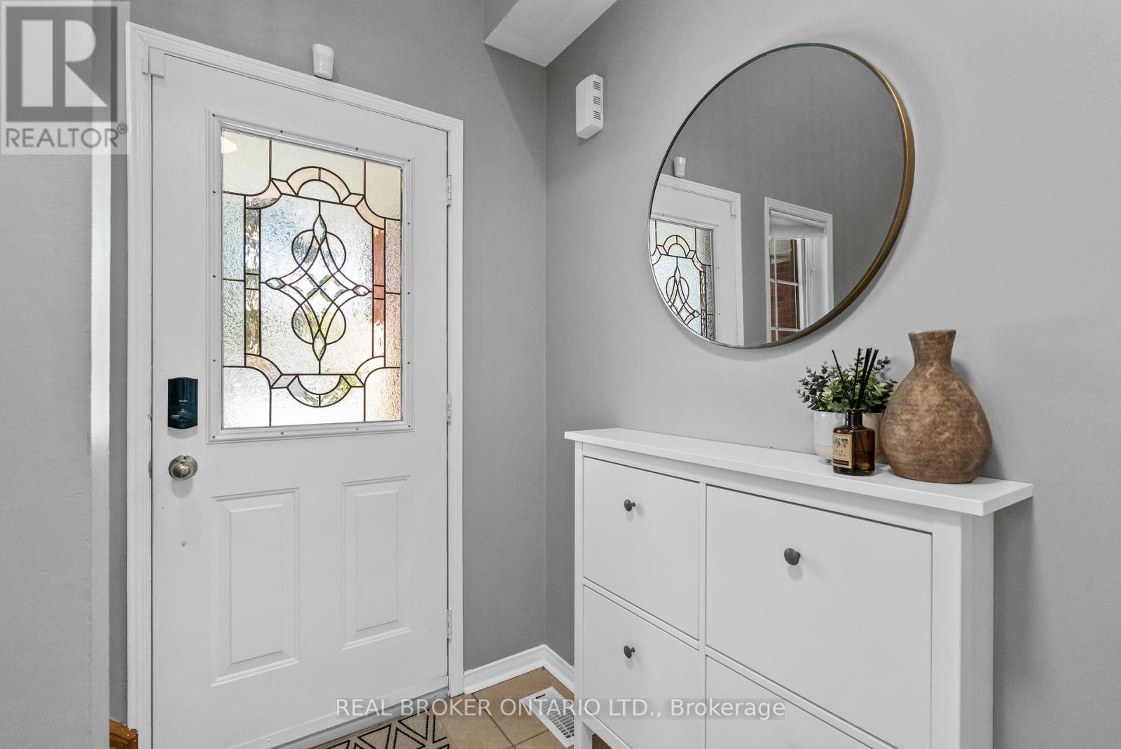 8 Dawson Crescent, Milton, Ontario  L9T 5H8 - Photo 3 - W13162244