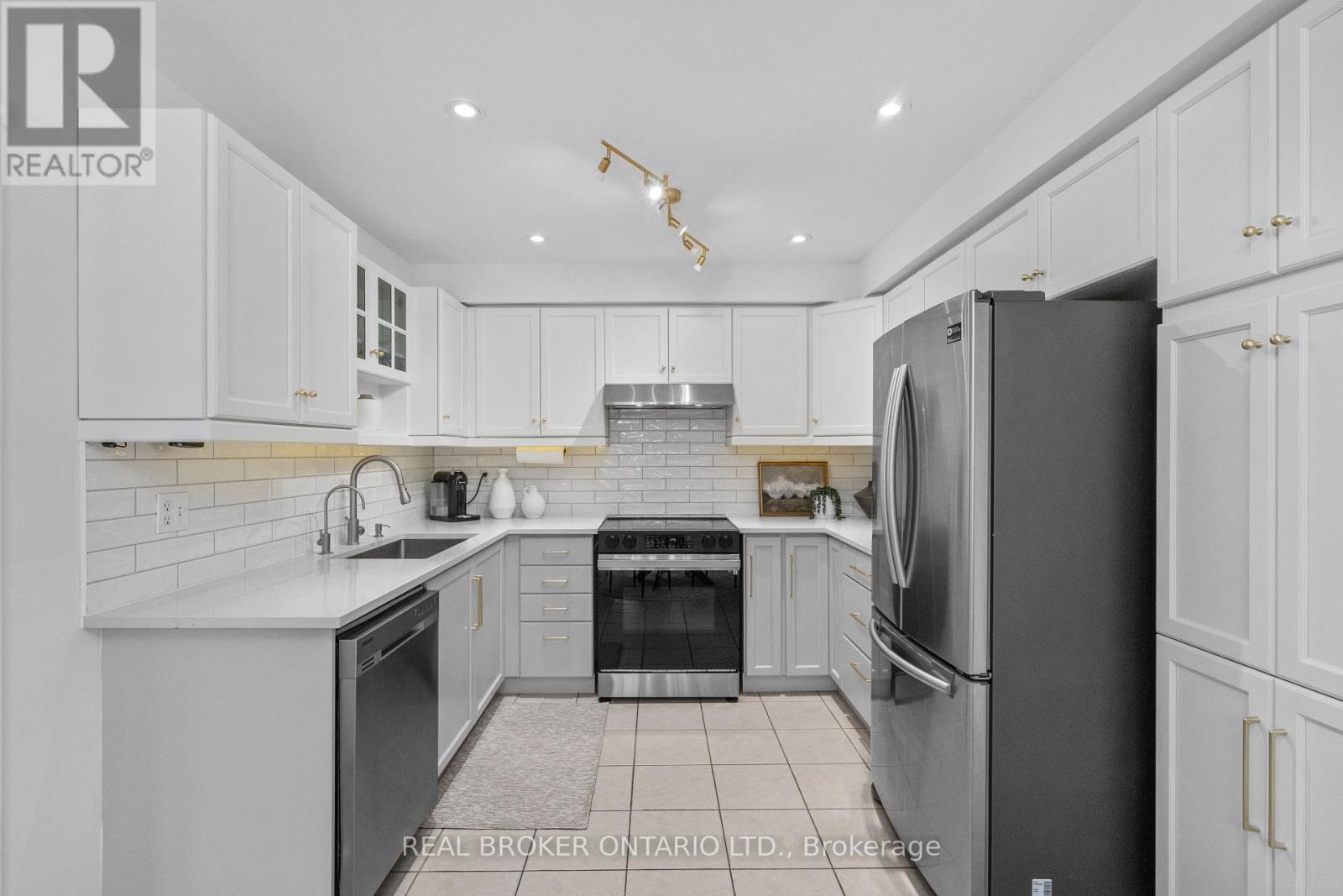 8 Dawson Crescent, Milton, Ontario  L9T 5H8 - Photo 8 - W13162244