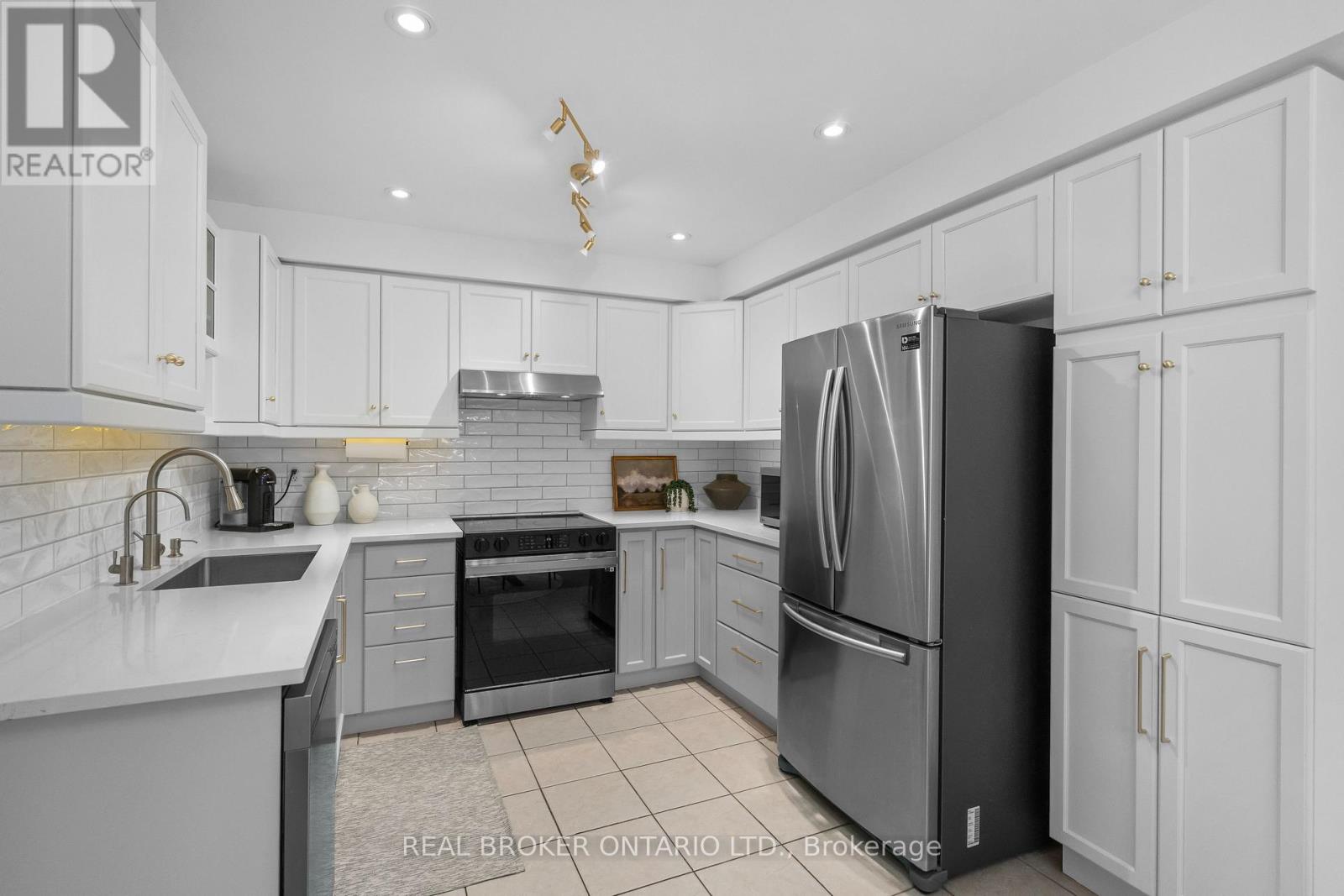 8 Dawson Crescent, Milton, Ontario  L9T 5H8 - Photo 9 - W13162244
