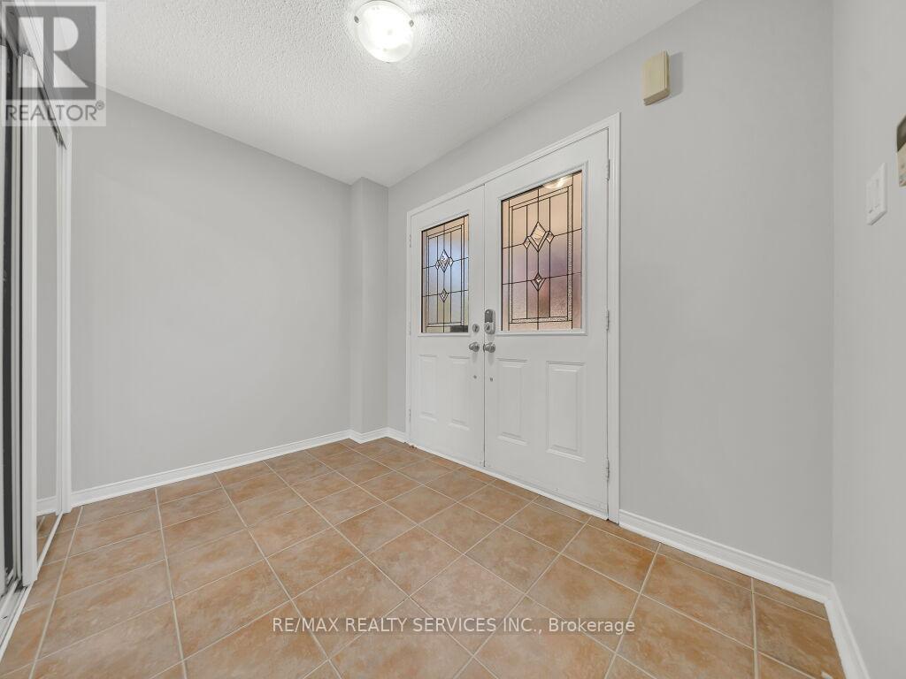 58 Queen Mary Drive, Brampton, Ontario  L7A 2K3 - Photo 6 - W13162344