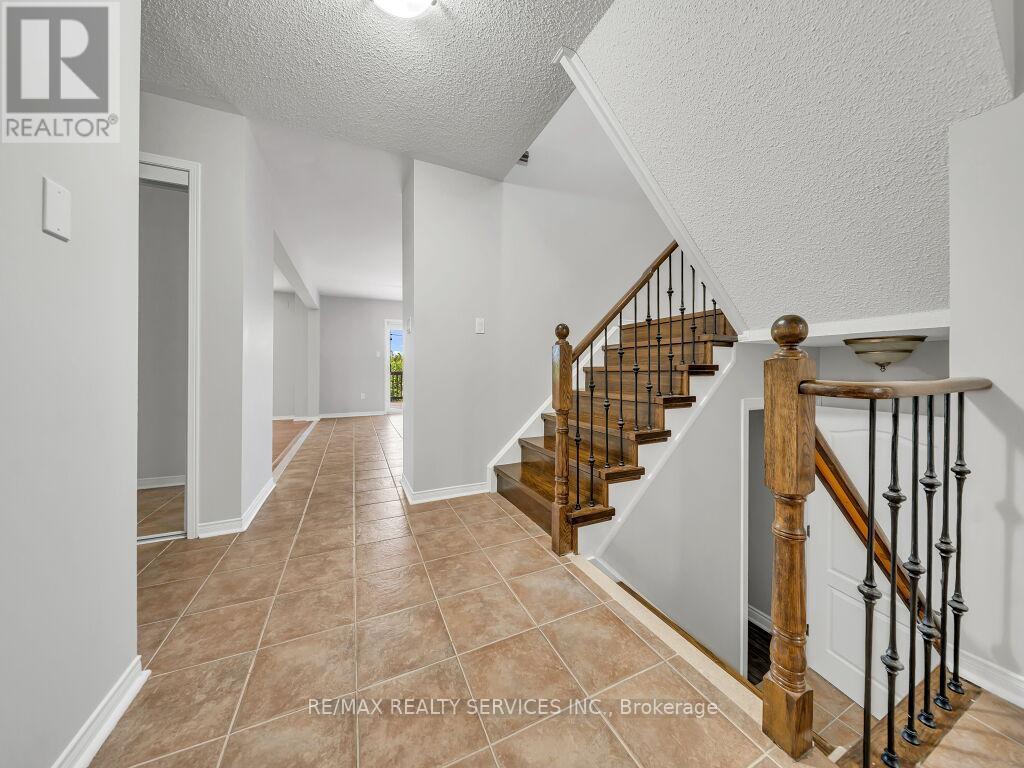58 Queen Mary Drive, Brampton, Ontario  L7A 2K3 - Photo 8 - W13162344