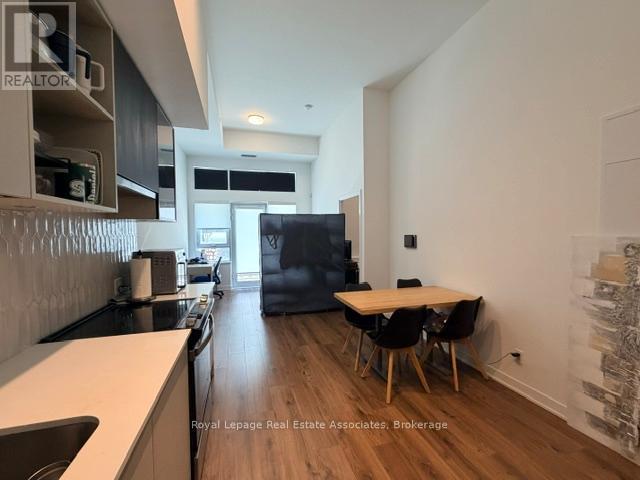 114 - 405 Dundas Street W, Oakville, Ontario  L6M 4P9 - Photo 3 - W13162350