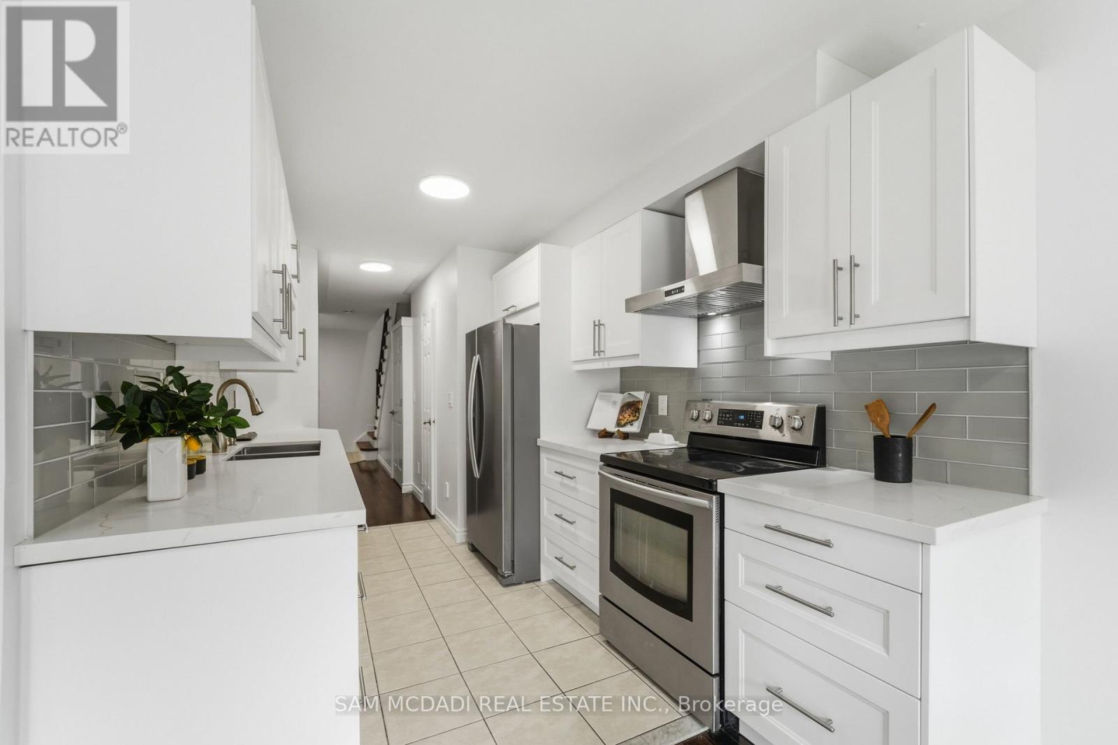 1220 Windbrook Grove, Mississauga, Ontario  L5V 2V1 - Photo 10 - W13162358