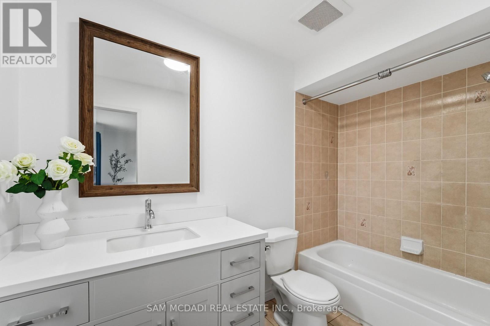 1220 Windbrook Grove, Mississauga, Ontario  L5V 2V1 - Photo 19 - W13162358