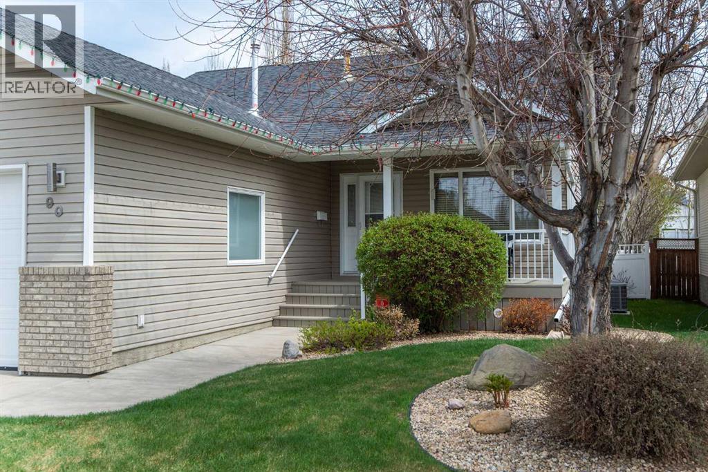 90 Alberts Close, Red Deer, Alberta  T4R 3J7 - Photo 2 - A2312042
