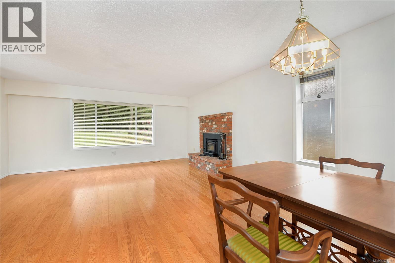 968 Greig Ave, Central Saanich, British Columbia  V8M 1A1 - Photo 4 - 1037602