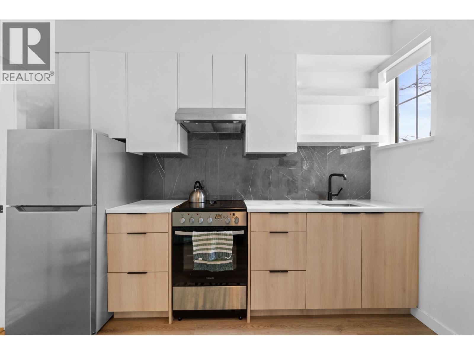 5 237 Ridgeway Avenue, North Vancouver, British Columbia  V7L 0H6 - Photo 3 - R3126803