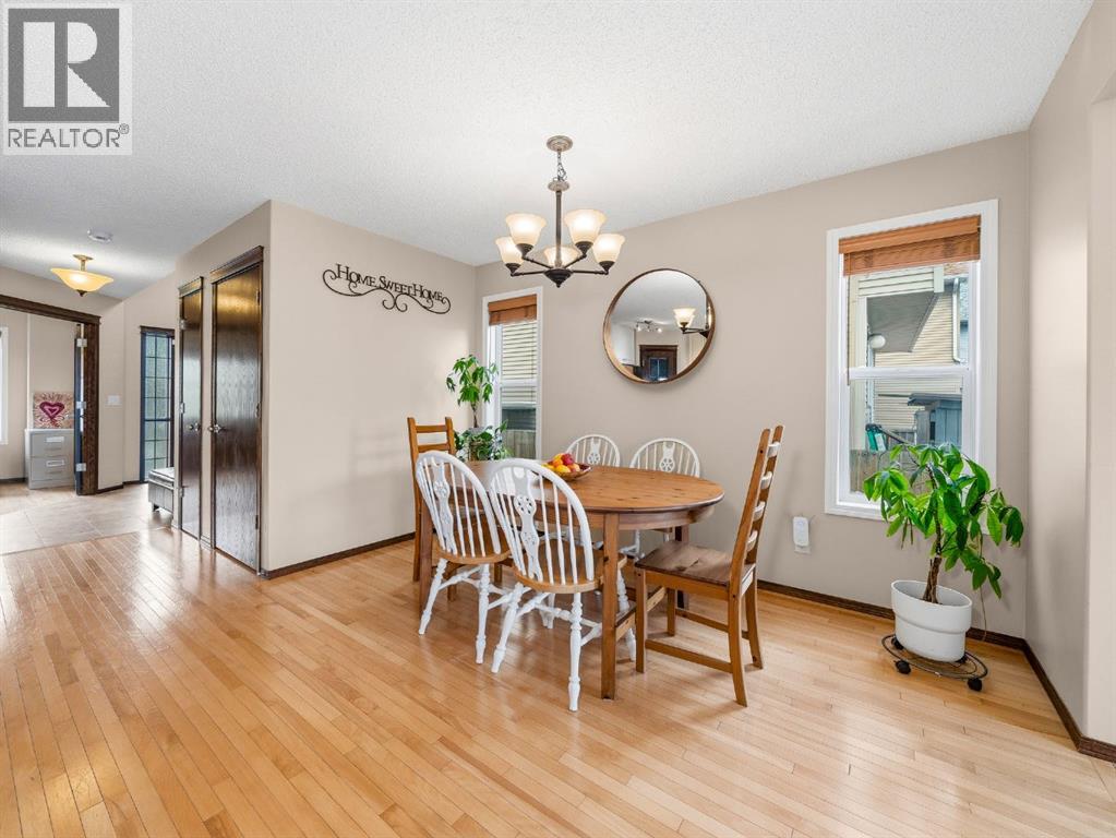 28 Cranberry Lane SE, Calgary, Alberta  T3M 0L5 - Photo 10 - A2313896