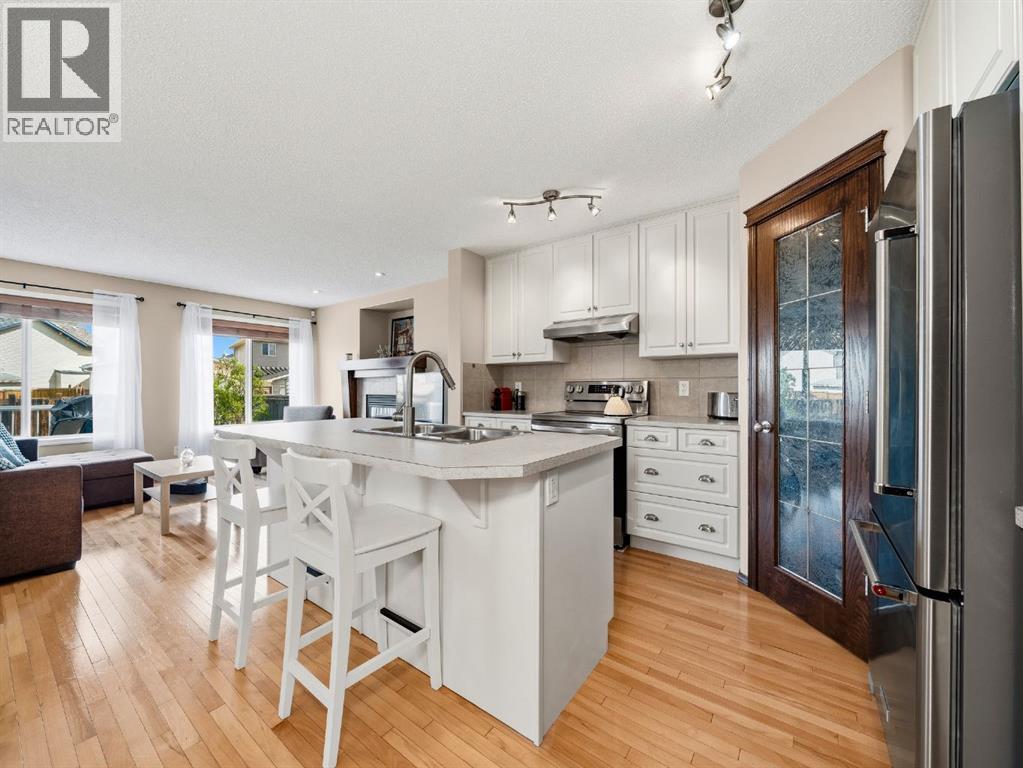 28 Cranberry Lane SE, Calgary, Alberta  T3M 0L5 - Photo 2 - A2313896