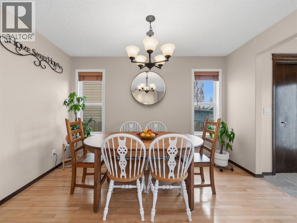 28 Cranberry Lane SE, Calgary, Alberta  T3M 0L5 - Photo 9 - A2313896