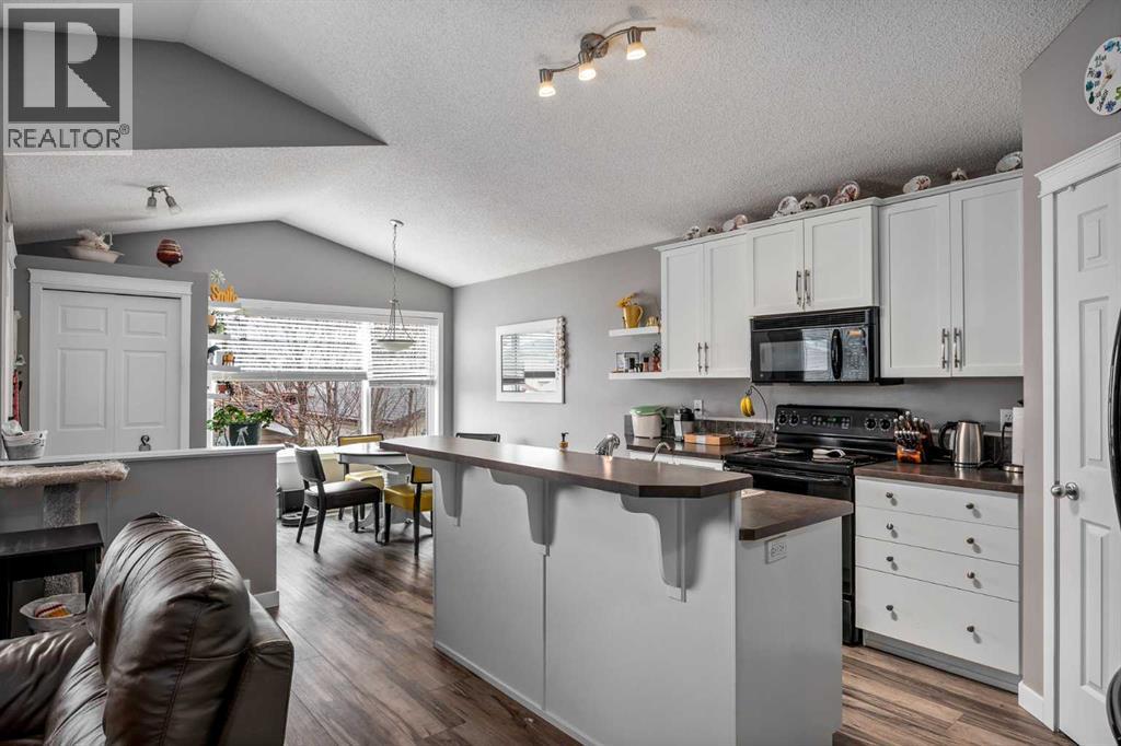 2367 Sagewood Gate SW, Airdrie, Alberta  T4B 3M7 - Photo 5 - A2310565
