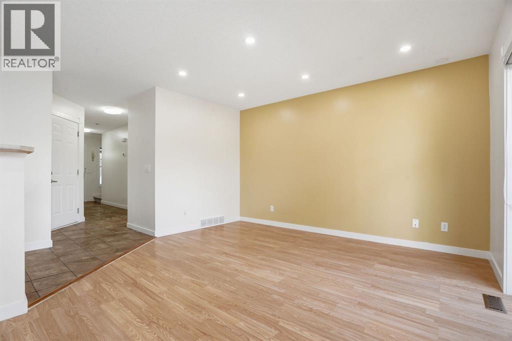 204, 760 Railway Gate SW, Airdrie, Alberta  T4B 3C5 - Photo 2 - A2313705