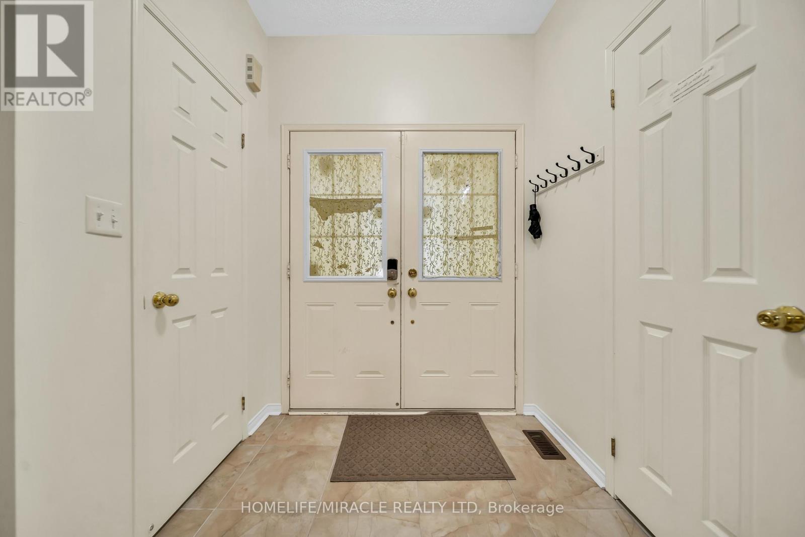 3 Locarno Street, Brampton, Ontario  L6R 3T8 - Photo 5 - W13156650