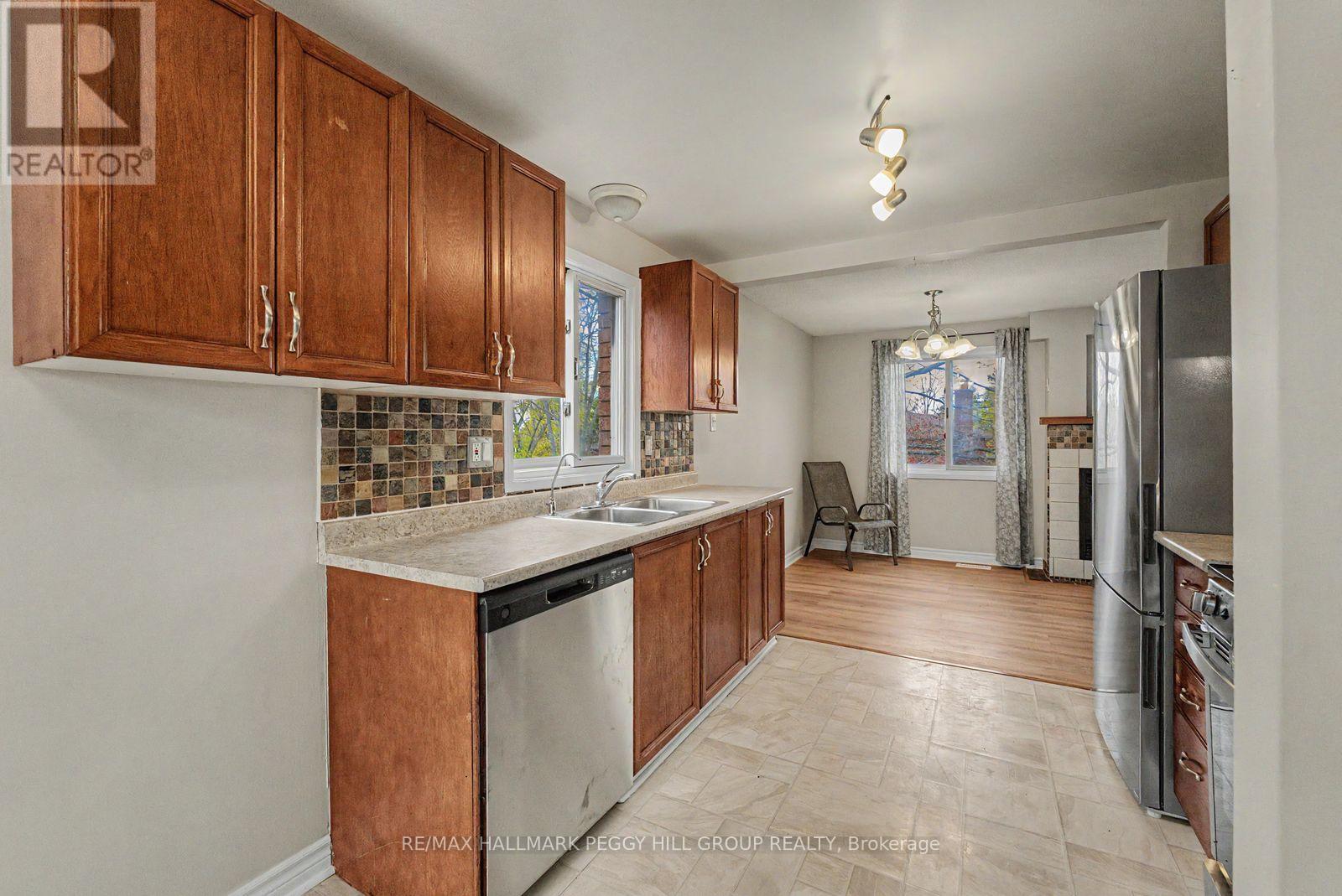 24 Geddes Crescent, Barrie, Ontario  L4N 7B2 - Photo 3 - S13162480
