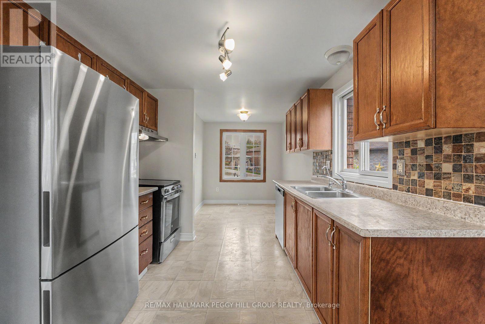 24 Geddes Crescent, Barrie, Ontario  L4N 7B2 - Photo 4 - S13162480
