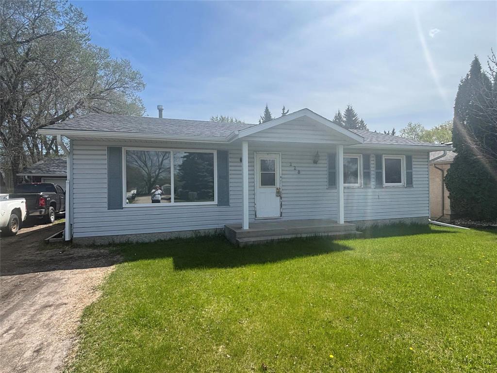 228 Lilac Bay, Steinbach, Manitoba  R5G 2C0 - Photo 1 - 202611367