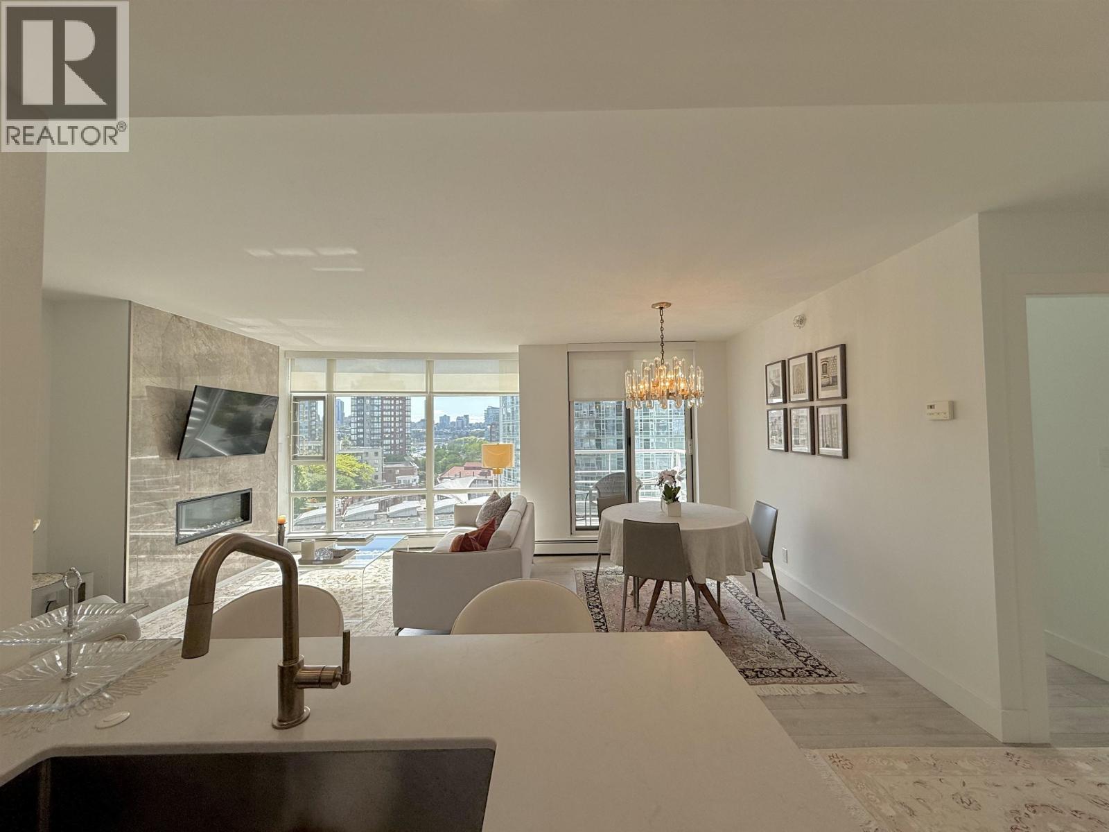 1008 198 Aquarius Mews, Vancouver, British Columbia  V6Z 2Y4 - Photo 8 - R3122525