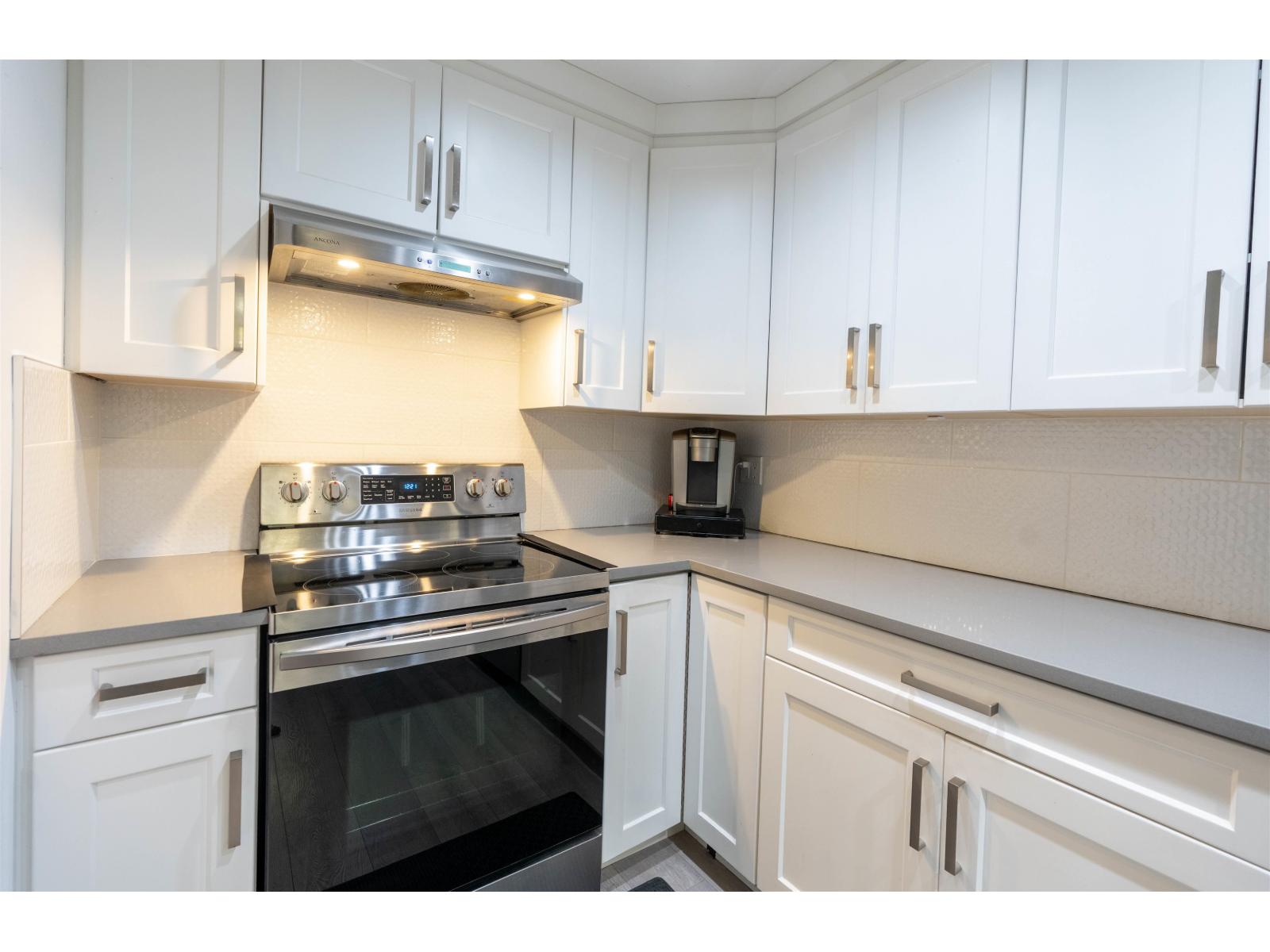 13933 90a Avenue, Surrey, British Columbia  V3V 6Z7 - Photo 3 - R3126730