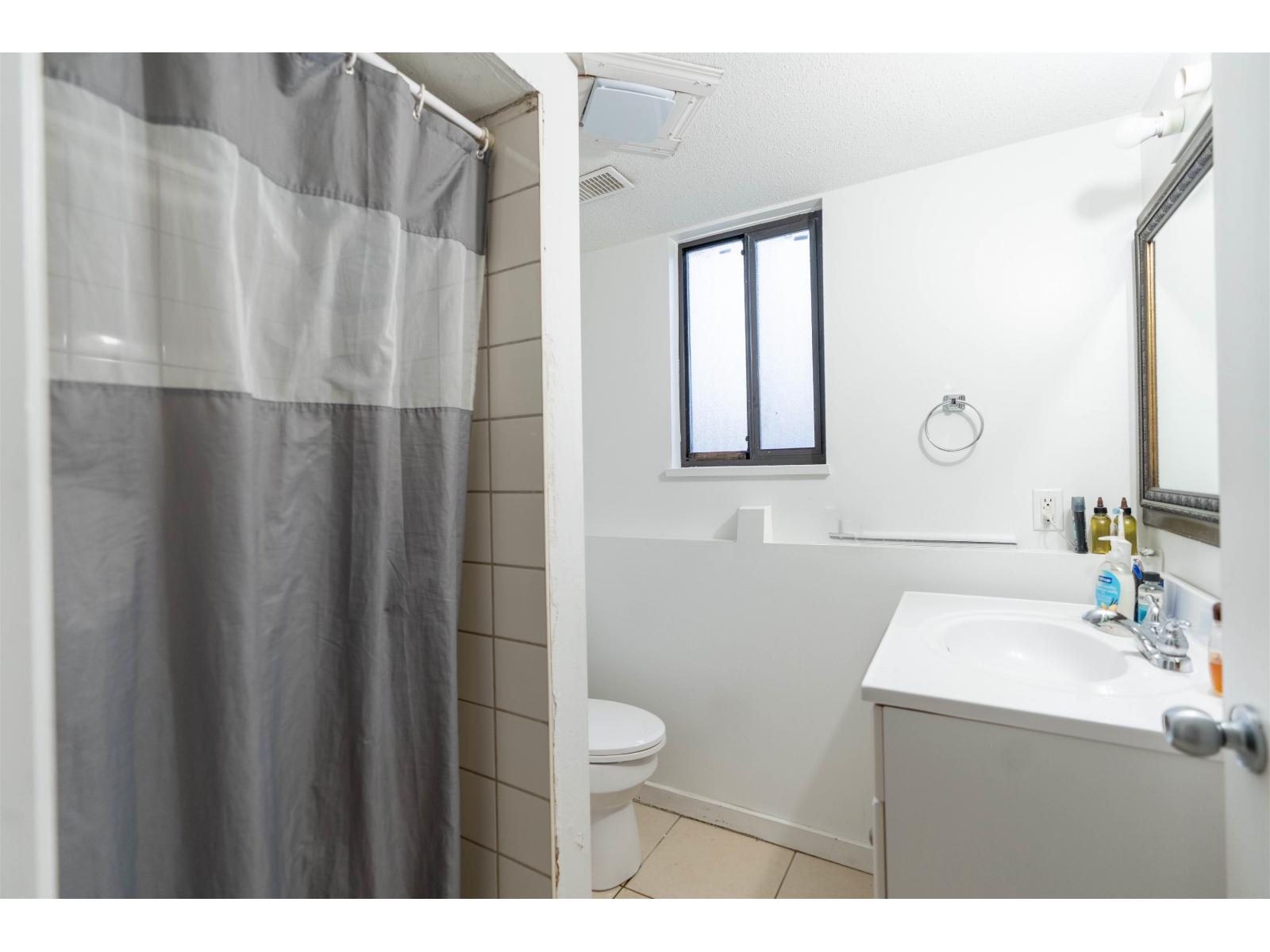 13933 90a Avenue, Surrey, British Columbia  V3V 6Z7 - Photo 21 - R3126730