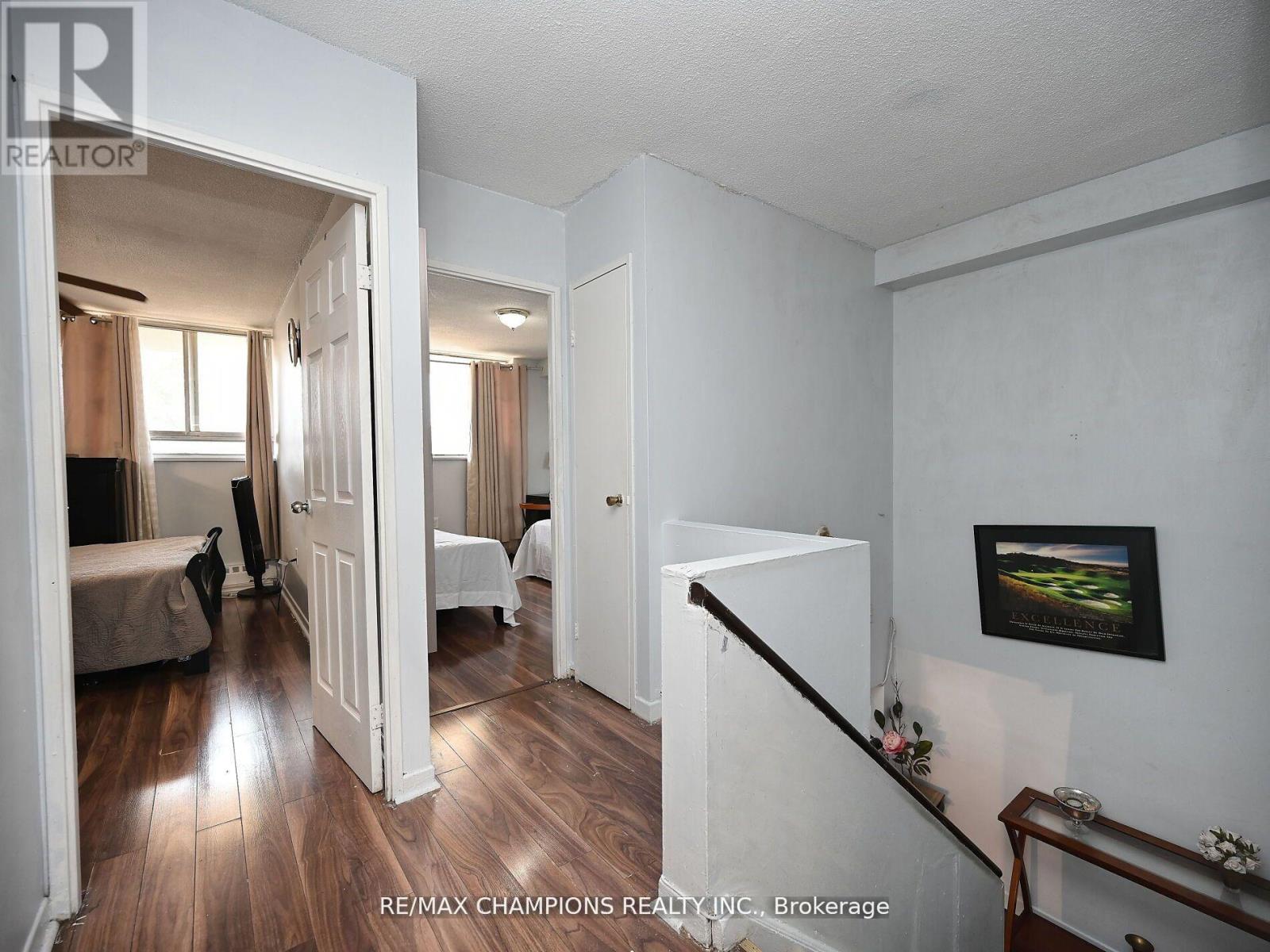 112 - 1050 Stainton Drive E, Mississauga, Ontario  L5C 2T7 - Photo 5 - W13162460