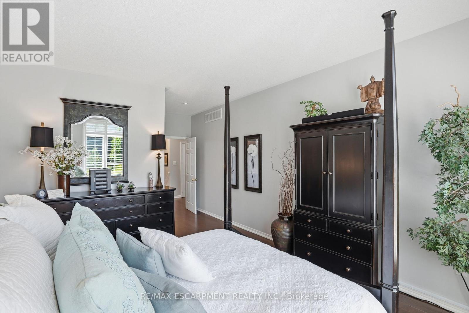 2258 Turnberry Road, Burlington, Ontario  L7M 4S6 - Photo 10 - W13162478