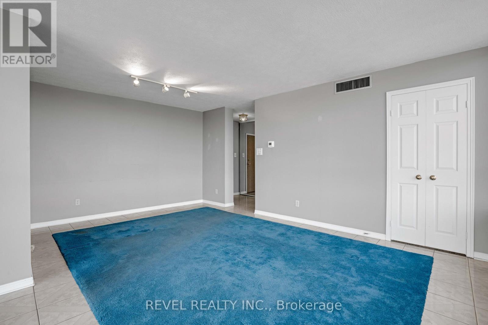 403 - 1360 Rathburn Road E, Mississauga, Ontario  L4W 4H4 - Photo 4 - W13162512