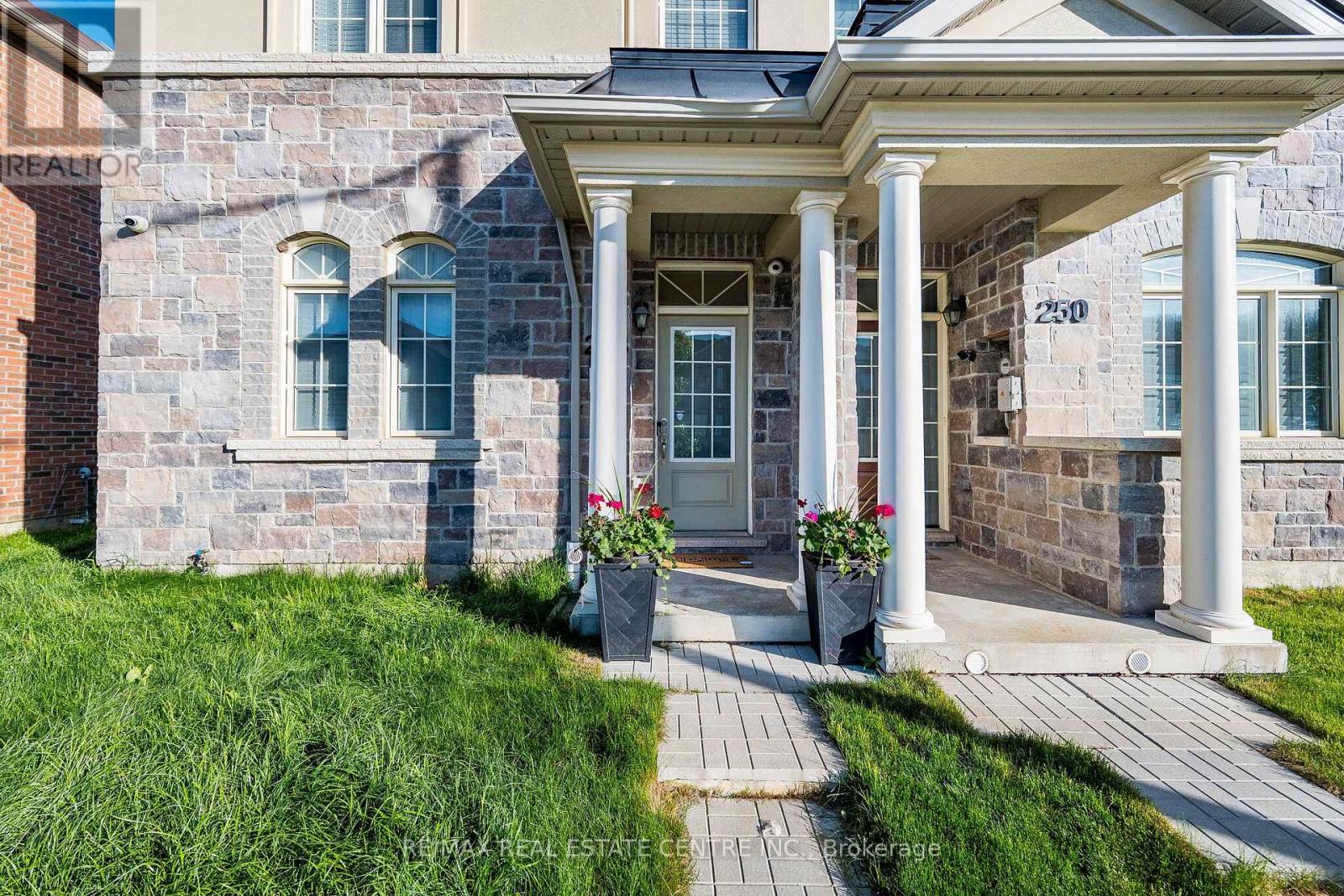 248 Inspire Boulevard, Brampton, Ontario  L6R 0B6 - Photo 3 - W13162530