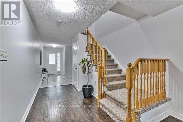34 Ridgemore Crescent, Brampton, Ontario  L7A 2L4 - Photo 2 - W13162566