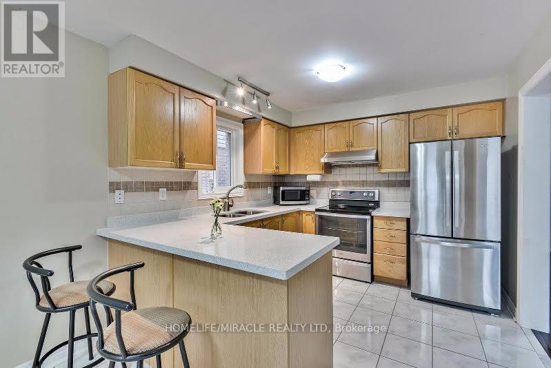 34 Ridgemore Crescent, Brampton, Ontario  L7A 2L4 - Photo 4 - W13162566