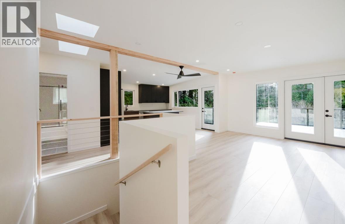 6960 SUNSHINE COAST HIGHWAY, Sechelt, British Columbia