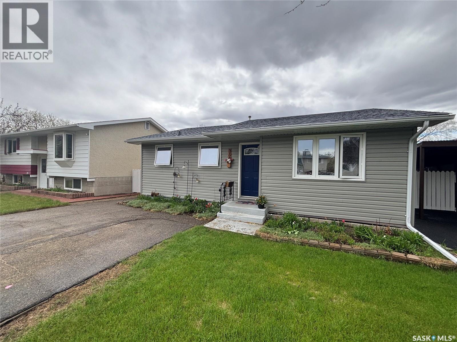358 Bruce Street, Regina, Saskatchewan  S4R 5H1 - Photo 3 - SK036835