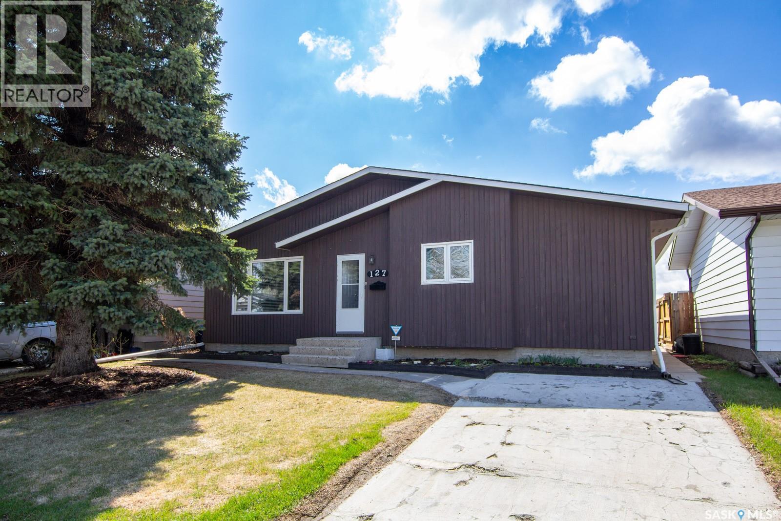127 DEVONSHIRE CRESCENT, Saskatoon, Saskatchewan