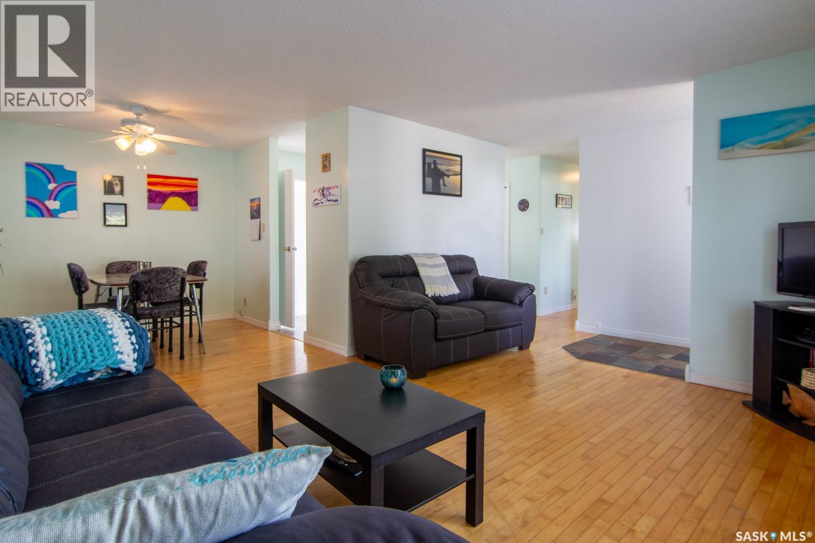 127 Devonshire Crescent, Saskatoon, Saskatchewan  S7L 5V6 - Photo 2 - SK036644