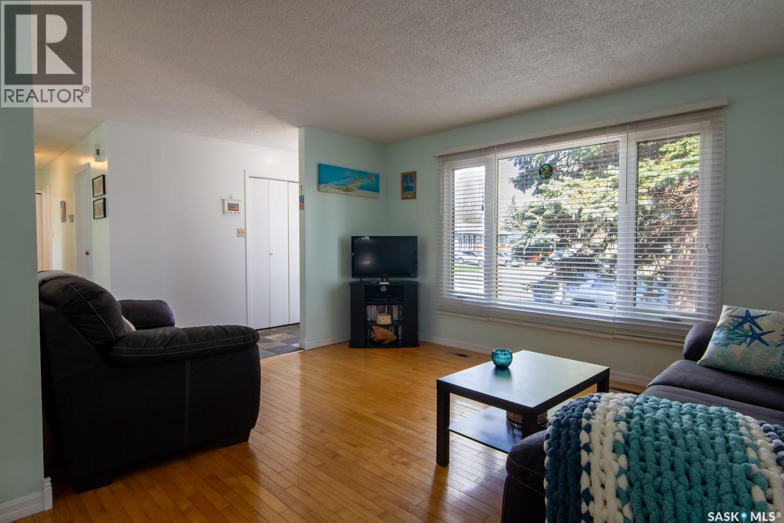 127 Devonshire Crescent, Saskatoon, Saskatchewan  S7L 5V6 - Photo 4 - SK036644