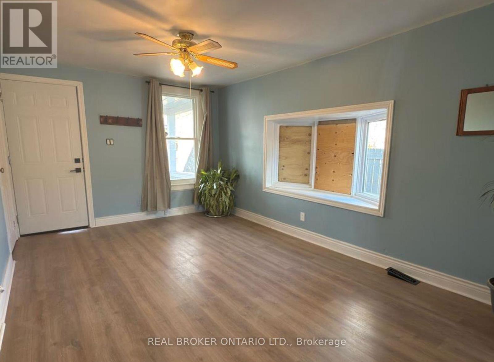 82 Page Street, St. Catharines, Ontario  L2R 4A9 - Photo 4 - X13162482