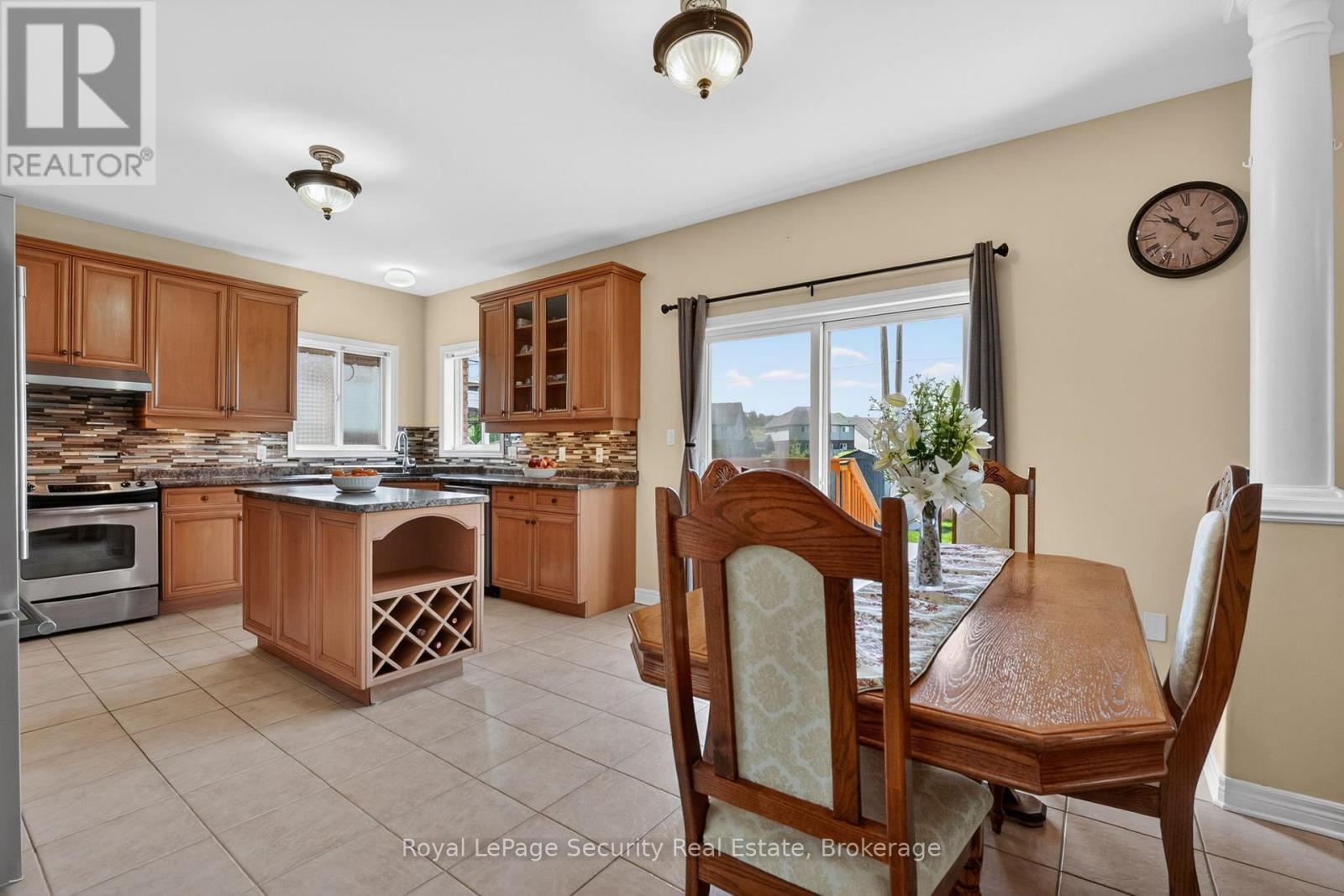 37 Fredonia Crescent, St. Catharines, Ontario  L2S 4C3 - Photo 17 - X13162576