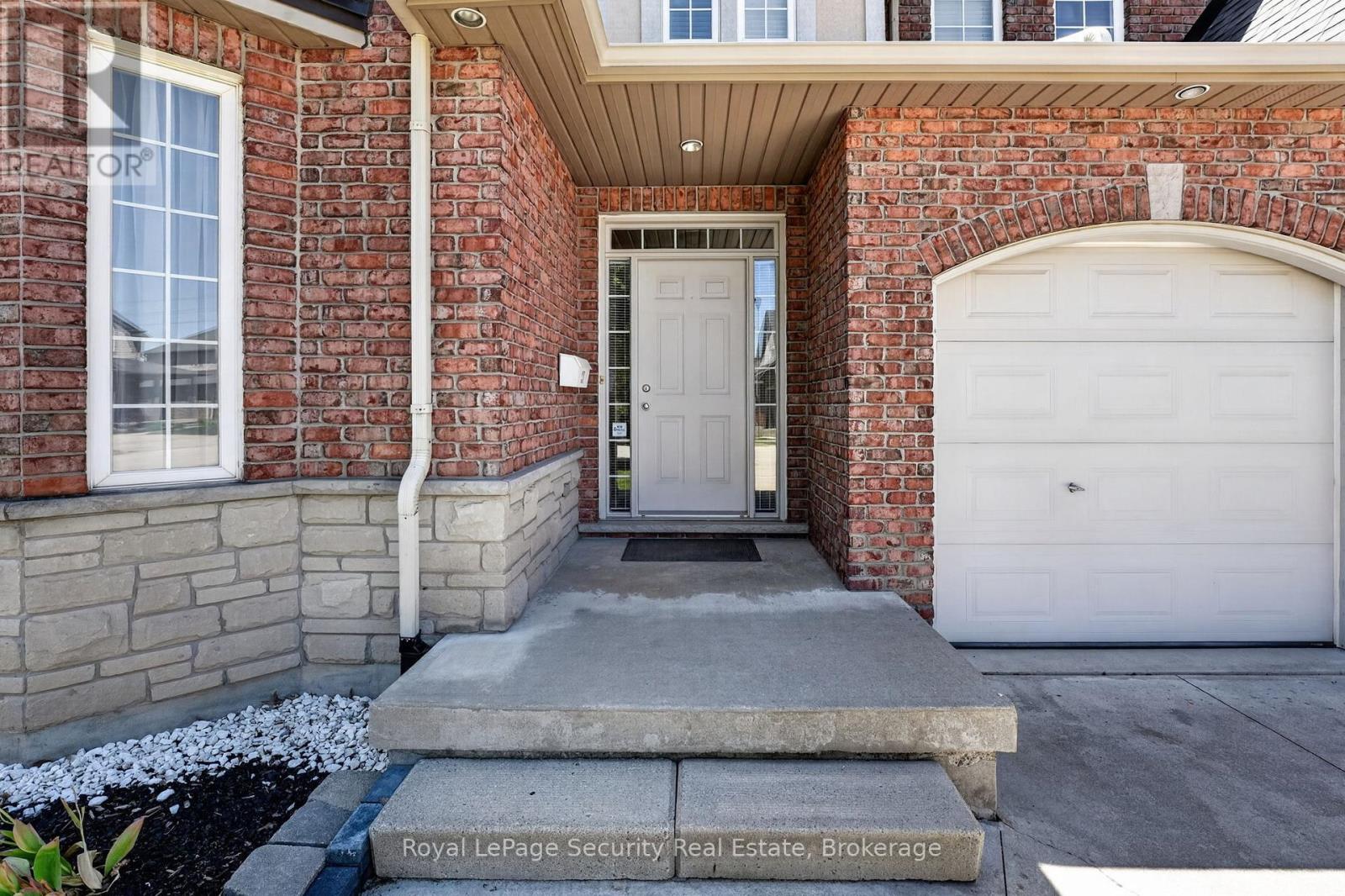 37 Fredonia Crescent, St. Catharines, Ontario  L2S 4C3 - Photo 3 - X13162576