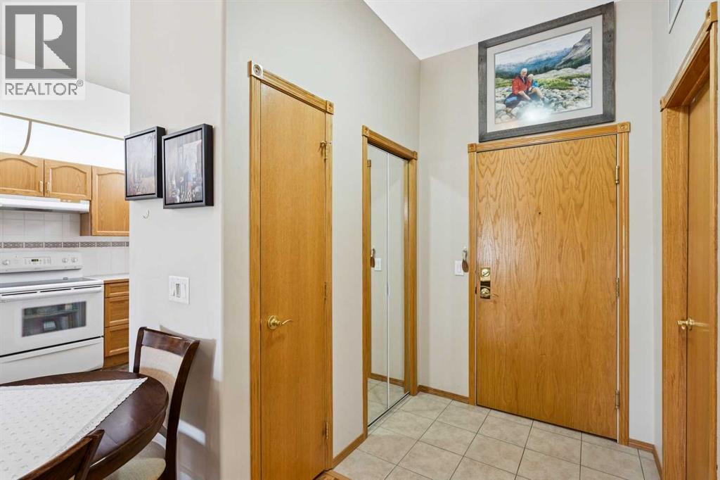 301, 728 Country Hills Road NW, Calgary, Alberta  T3K 5K8 - Photo 2 - A2313793