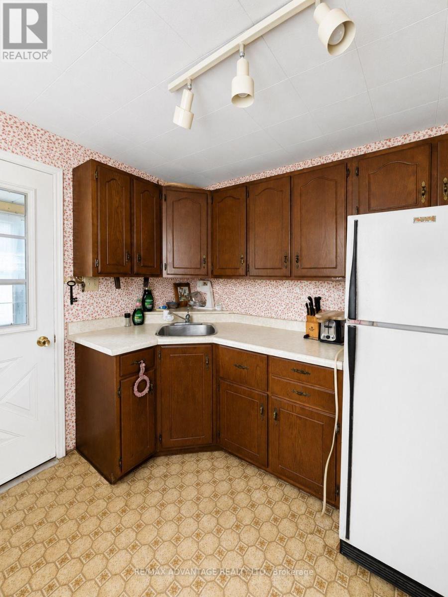 49205 Blair Drive, Malahide, Ontario  N5H 2R2 - Photo 9 - X13162820