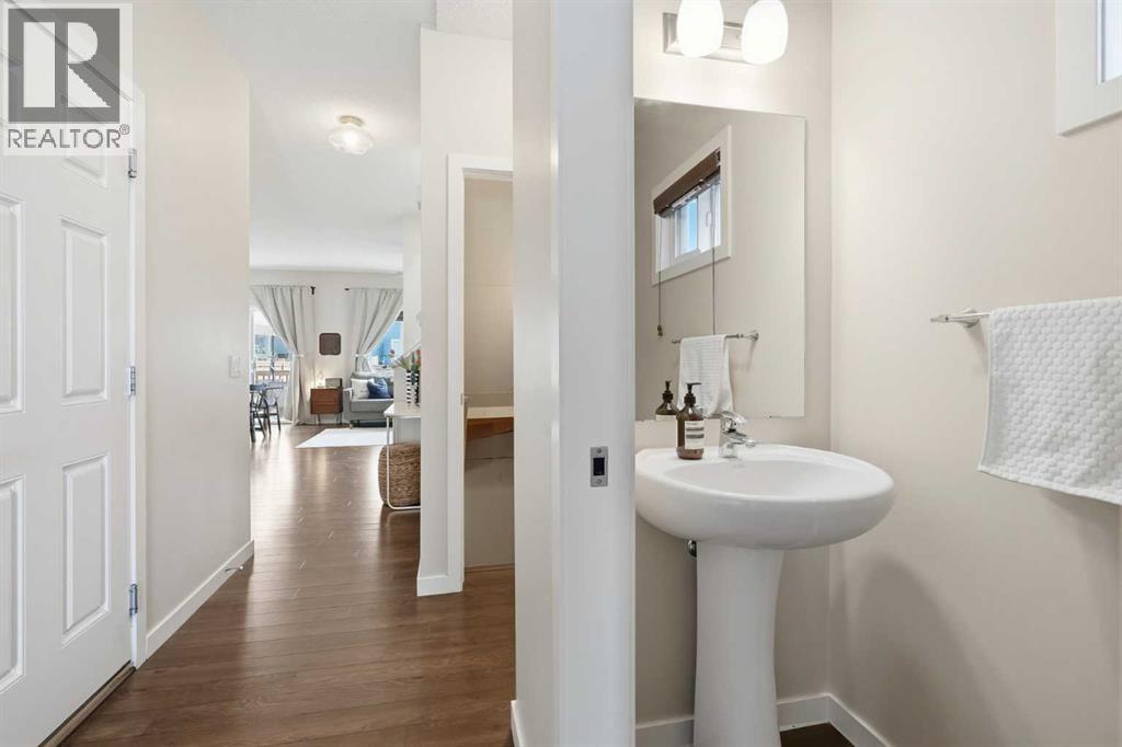 425 Carringvue Avenue NW, Calgary, Alberta  T3P 0W5 - Photo 3 - A2311473