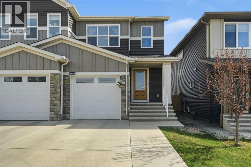 425 Carringvue Avenue NW, Calgary, Alberta