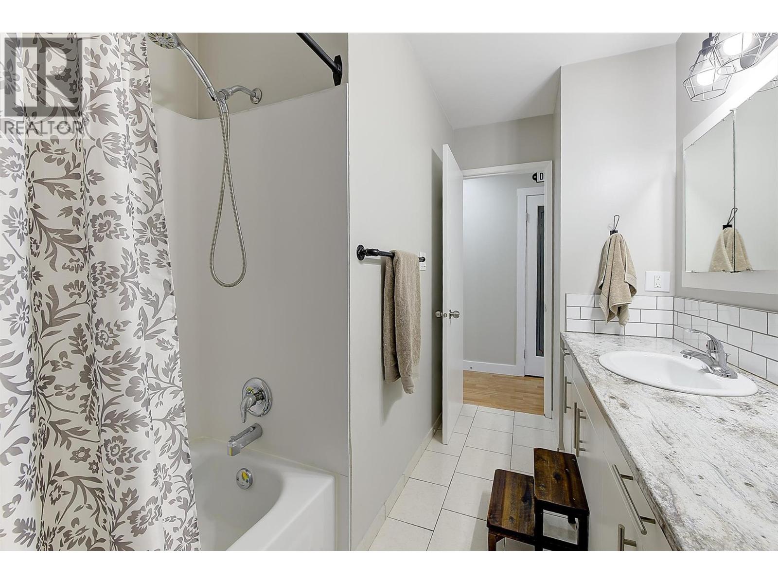 230 Kneller Road, Kelowna, British Columbia  V1X 4C2 - Photo 17 - 10388485