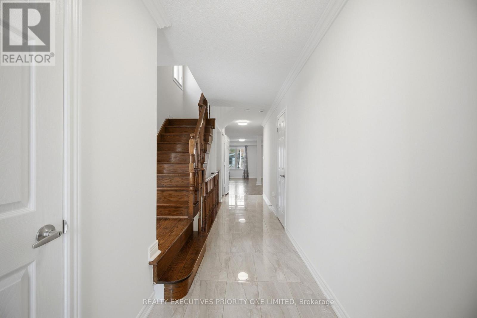 6 La Pinta Street, Vaughan, Ontario  L6A 3H9 - Photo 4 - N13159728